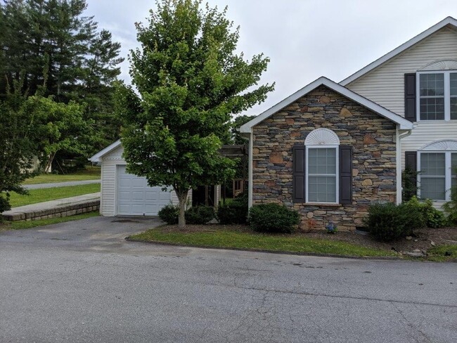 Photo - Turnabout Lane Duplex Unit Turnabout Lane Duplex - Left