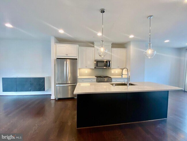 Photo - 5135 Longstone Way