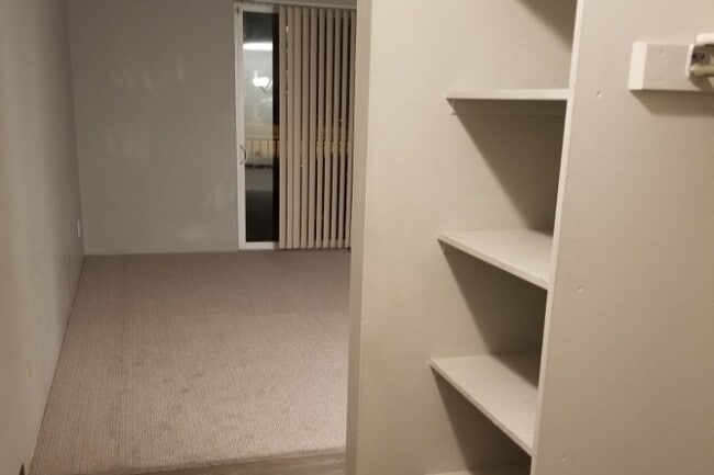 Building Photo - 2281 S Vaughn Way Unit 206