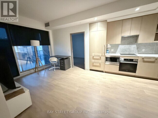85 McMahon Dr Unit 507