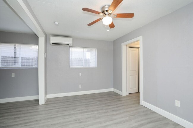 8127 Colonial Ln