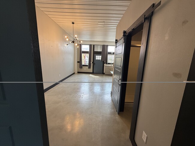 Photo - 475 S Hickory St