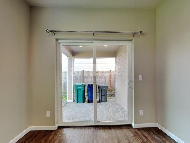 Photo - 945 Riggs Dr E
