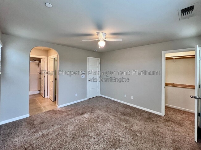Photo - 1502 N Reunion Way