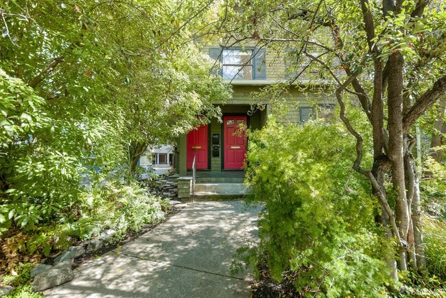Photo - 2208 Ward St