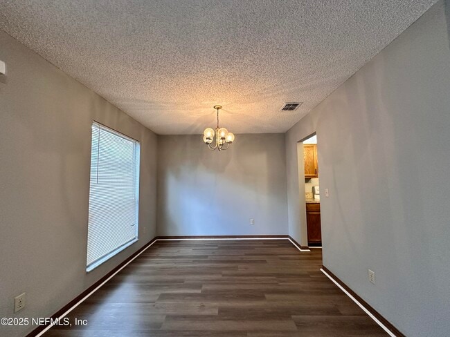 Photo - 1114 W Romaine Cir