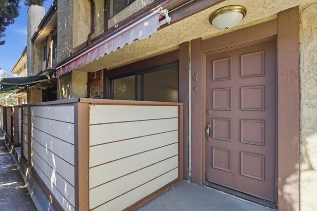 Entrada - 1348 N Orange Dr Unidad #4