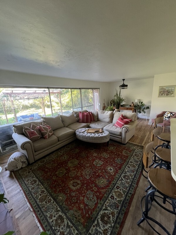 2060 E Delmont Dr