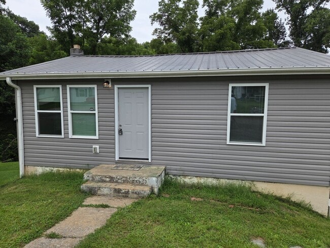 Building Photo - 1744 Granby Rd