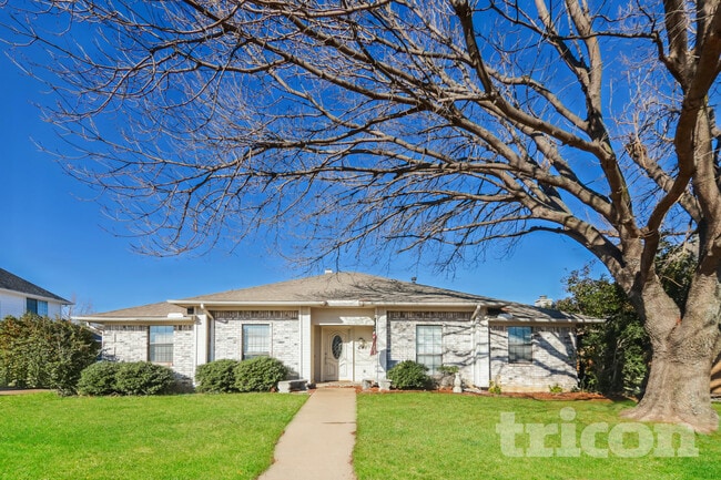 Building Photo - 641 Park Ln