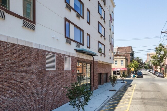 Photo - 6122 Hudson Ave Unidad 2A