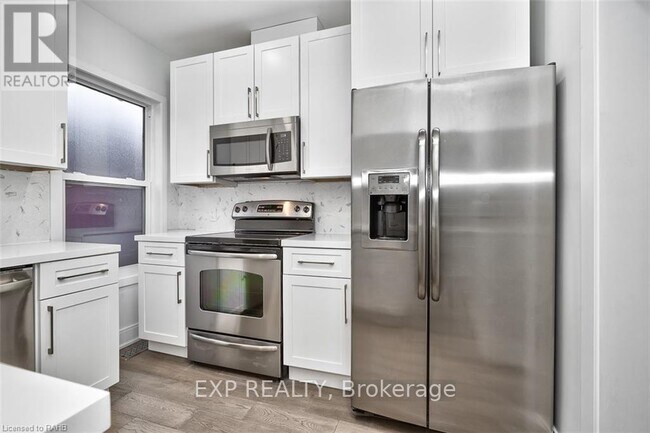 Photo - 734 Cannon St E