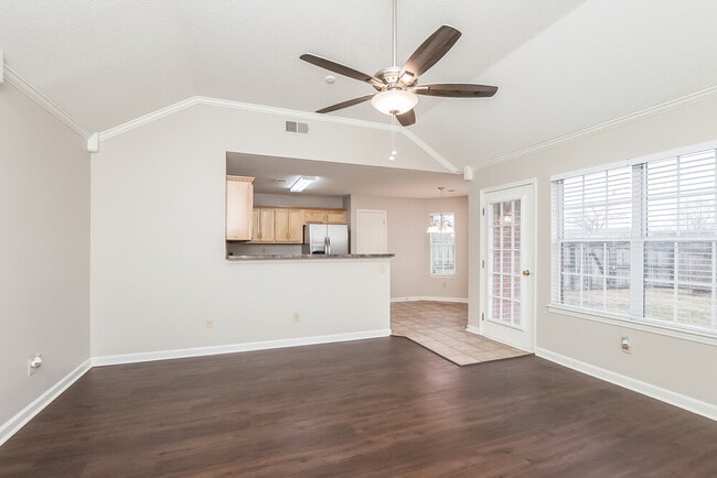 Photo - 6284 Manchester Cove