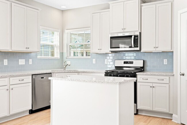 Photo - *Beautiful Home @ Aberdeen on Lake Mackintosh*
