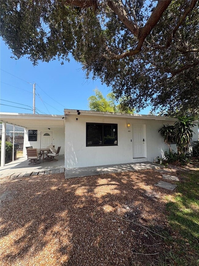 Building Photo - 929 SW 10th Ave