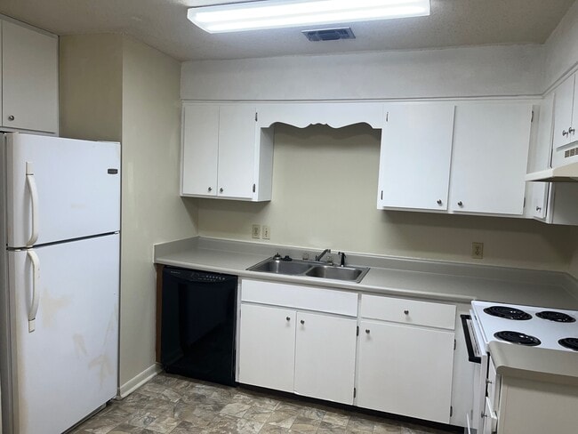 Kitchen area - 25 6th St Unit B