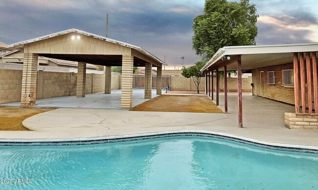 Building Photo - 5802 W Frier Dr Rental