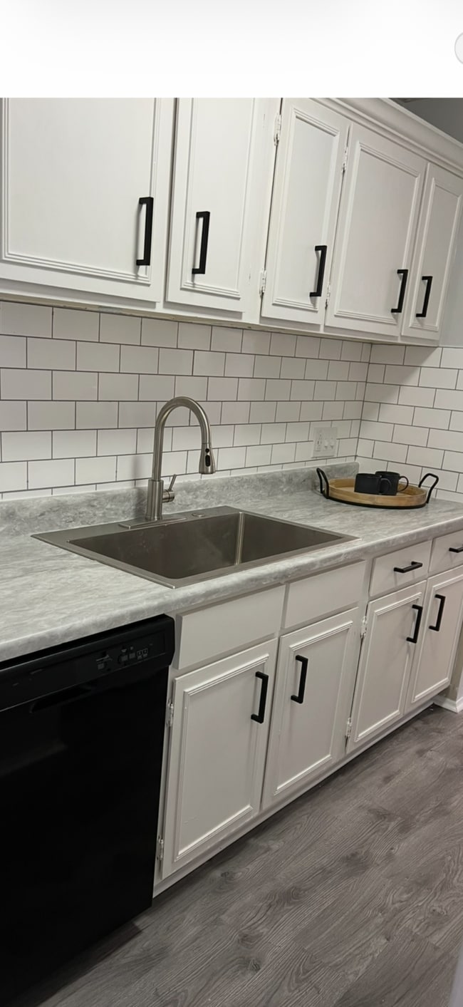 Building Photo - 5026 Sardis Rd Unit Essex condos