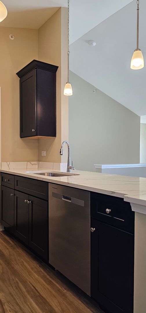 Photo - 1 Bedroom, 1 Bathroom, Mid, Second Floor, ...