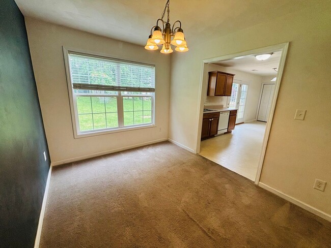 Photo - 255 Windsor Dr NW