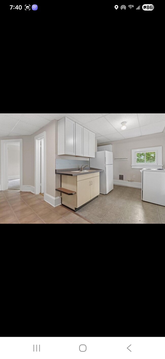 Photo - 408 1/2 E Washington St Unidad Upper