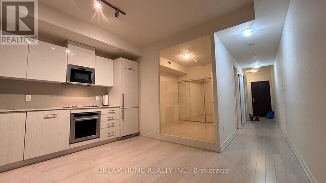 Photo - 330 Richmond St W Unité 816