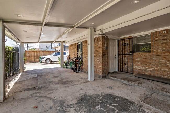 Photo - 809 Brooks St