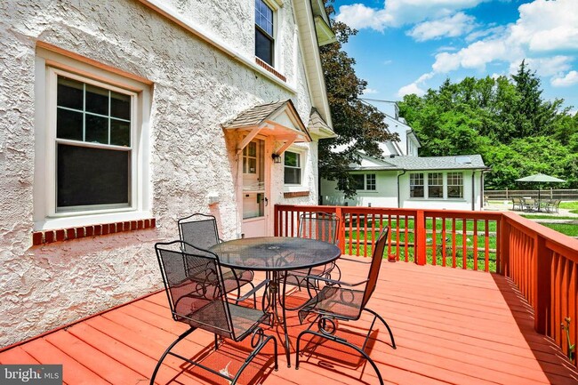 Photo - 113 S Valley Rd