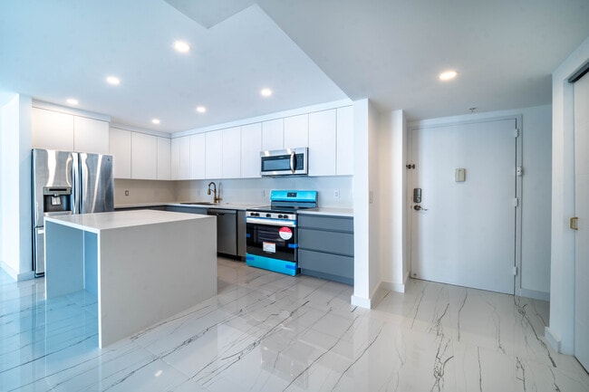 Building Photo - 19380 Collins Ave Unit 1105