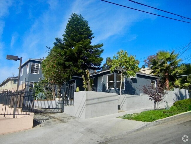 Building Photo - 1313 Douglas St Unit 1317 Douglas St Rental