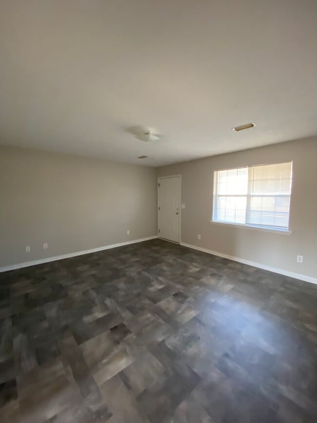 Photo - 203 Tarver St SE