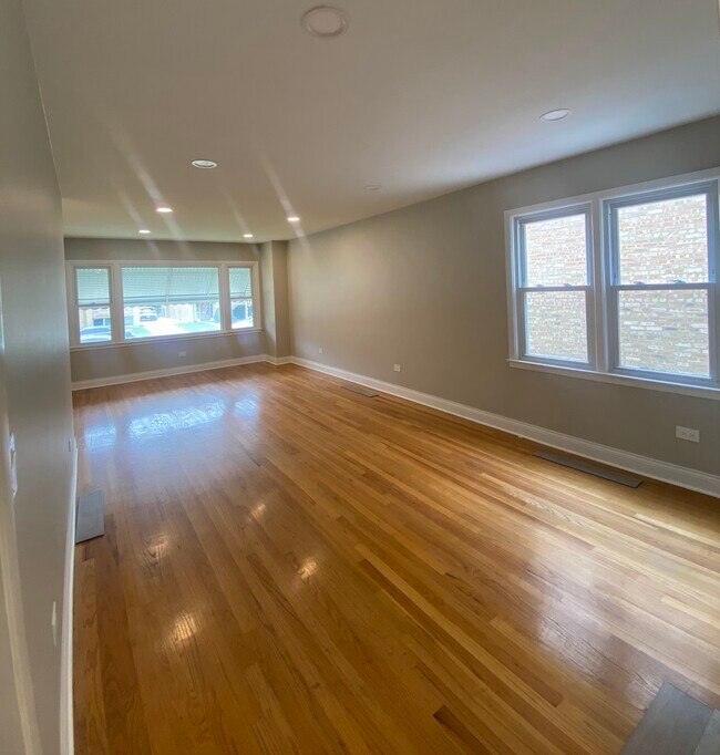 6114 W Leland Ave Unit 1