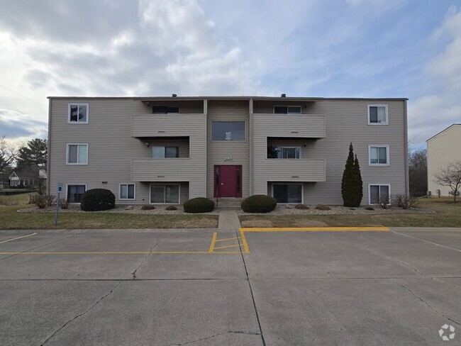 Building Photo - 2-Bedroom Apartment in Southwest Champaign Unit #B