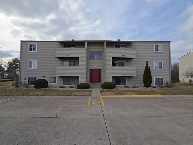 2-Bedroom Apartment in Southwest Champaign - 2-Bedroom Apartment in Southwest Champaign Unit #B