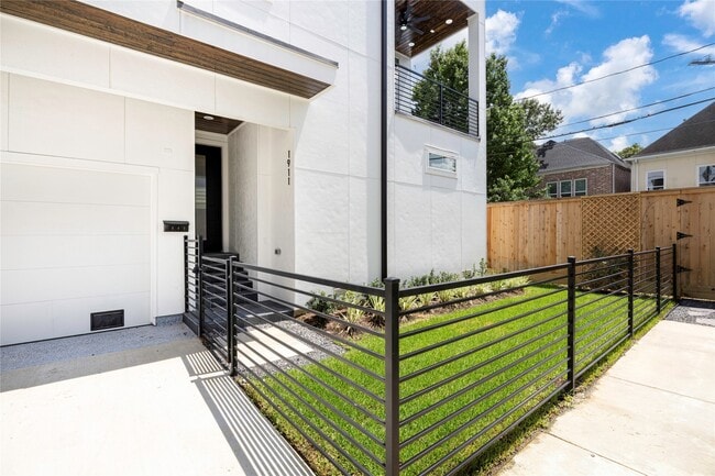 Photo - 1911 Lauderdale St