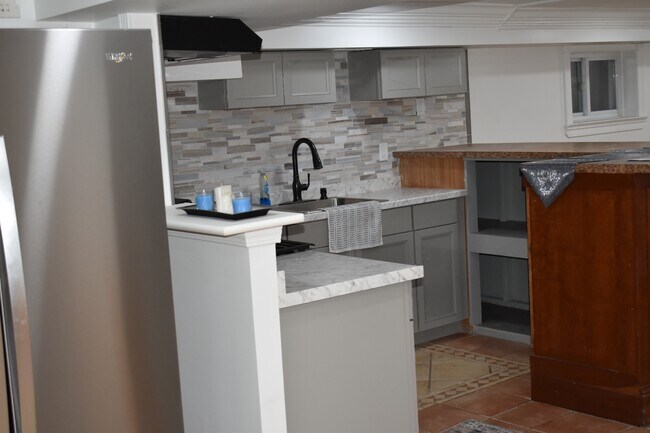 Photo - 6308 Joslyn Pl