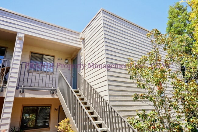 Top Floor, Corner Unit Condo with View and... - Top Floor, Corner Unit Condo with View and...
