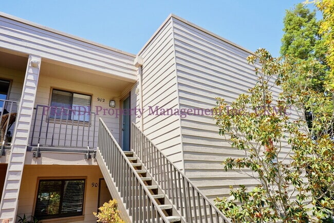 Building Photo - Top Floor, Corner Unit Condo with View and...