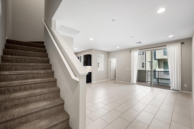 Photo - 11236 Rainbow Peak Ave Unidad 211