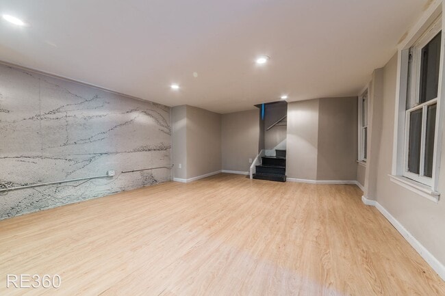 Photo - 5 br, 2 bath House - 955 E Warrington Ave ...