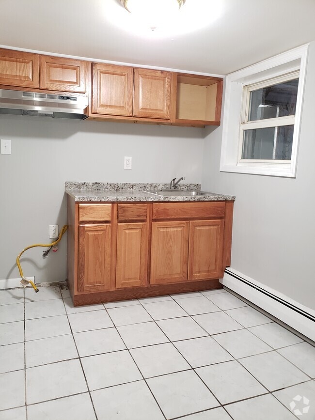 Building Photo - 599 Bramhall Ave Unit Basement Rental