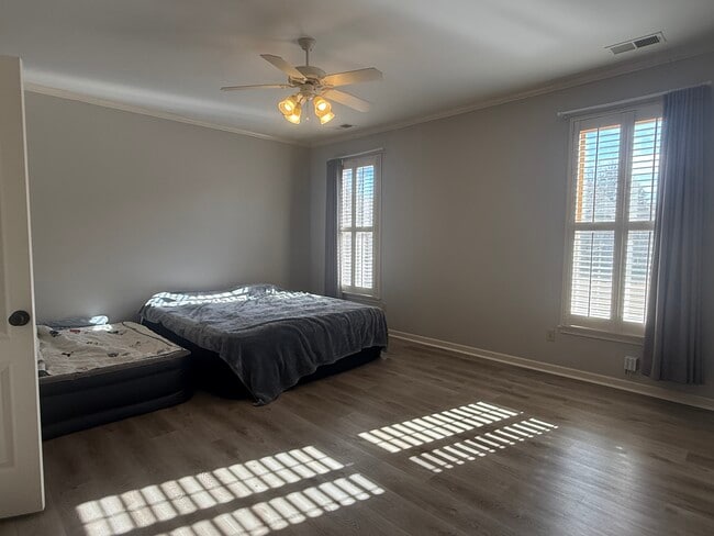 Photo - 481 Glenogle Ln