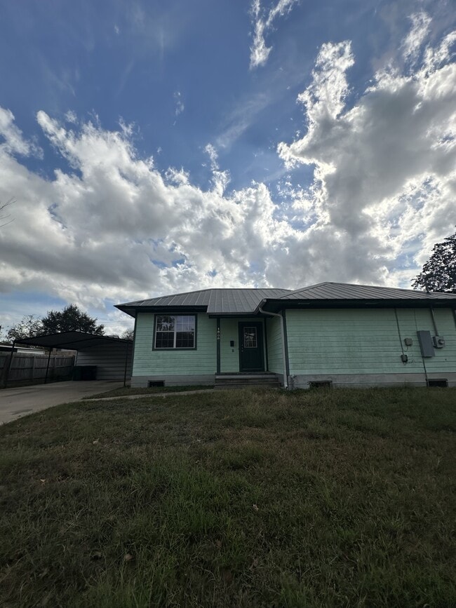 Photo - 1000 E Main St