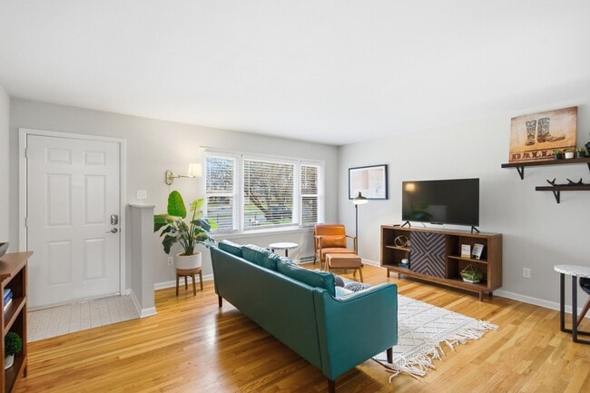 Photo - 2609 Wee Wynd