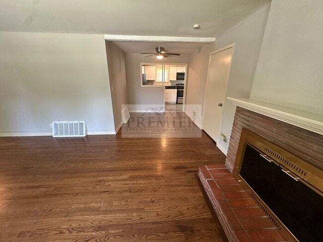 Photo - 8422 Cherry St