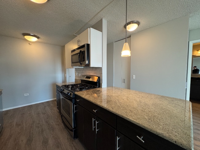 Photo - 605 W Lake St