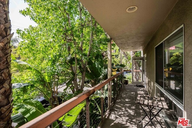 Photo - 330 S Barrington Ave Unidad 210
