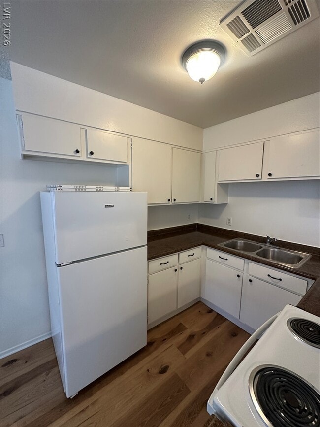 3355 Sylvia St