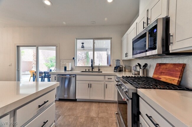 Building Photo - 1041 Chestnut Chase St