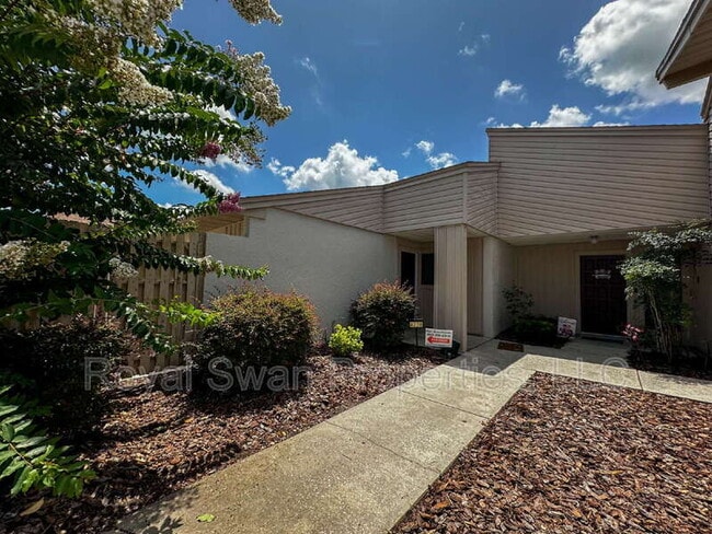 Building Photo - 4228 Oak Loop Unit #41